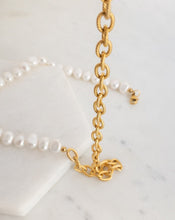 Load image into Gallery viewer, 18k gold plated detailed chain with freshwater pearls