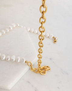 18k gold plated detailed chain with freshwater pearls