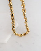 Load image into Gallery viewer, Minimal yet statement necklace