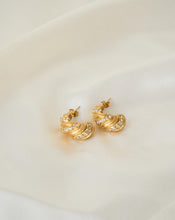 Load image into Gallery viewer, 18kt gold plated earrings