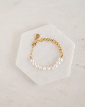Load image into Gallery viewer, Genuine pearl and chain bracelet