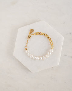 Genuine pearl and chain bracelet