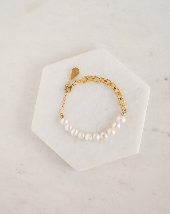 Genuine pearl and chain bracelet