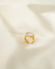 Load image into Gallery viewer, mother of pearl ring