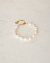 Load image into Gallery viewer, Pearl bracelet with 18k gold plated sterling silver beads