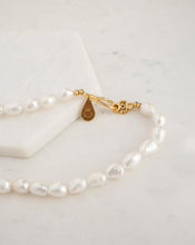 Load image into Gallery viewer, Handpicked freshwater pearl necklace