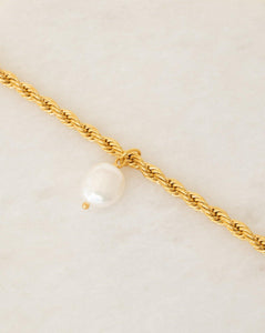 Pearl bracelet details