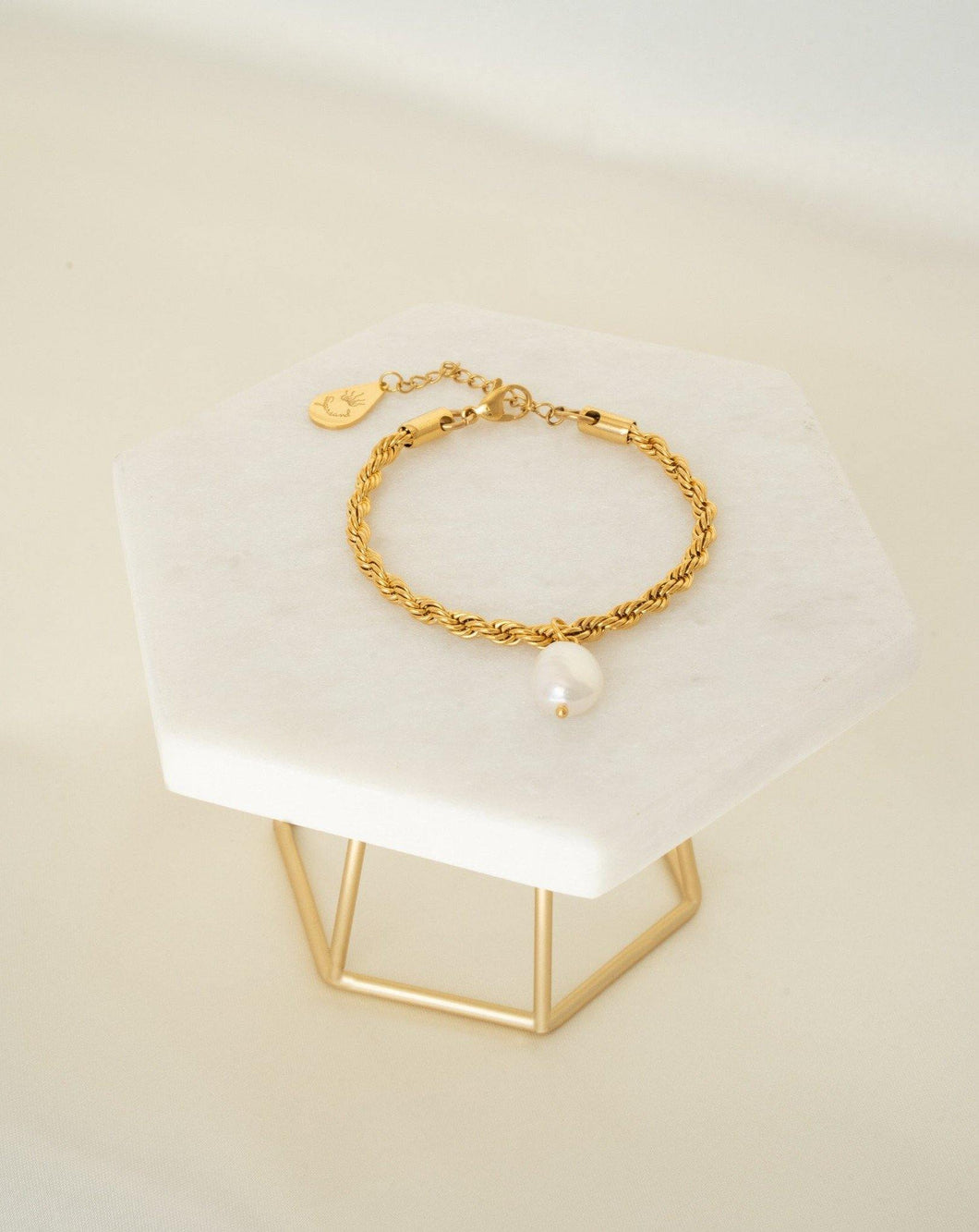 Pearl bracelet