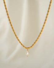 Load image into Gallery viewer, Freshwater pearl necklace