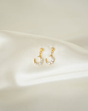 Load image into Gallery viewer, Cubic zirconia earrings