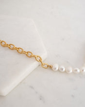 Load image into Gallery viewer, engraved chain bracelet with pearls